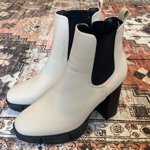 Women’s Size 8.5 Heel Boots